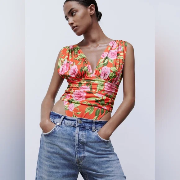 🌞Zara Drape Deep-neck Ruched  Floral Bodysuit Top Floral Sleeveless NWOT - Picture 9 of 16